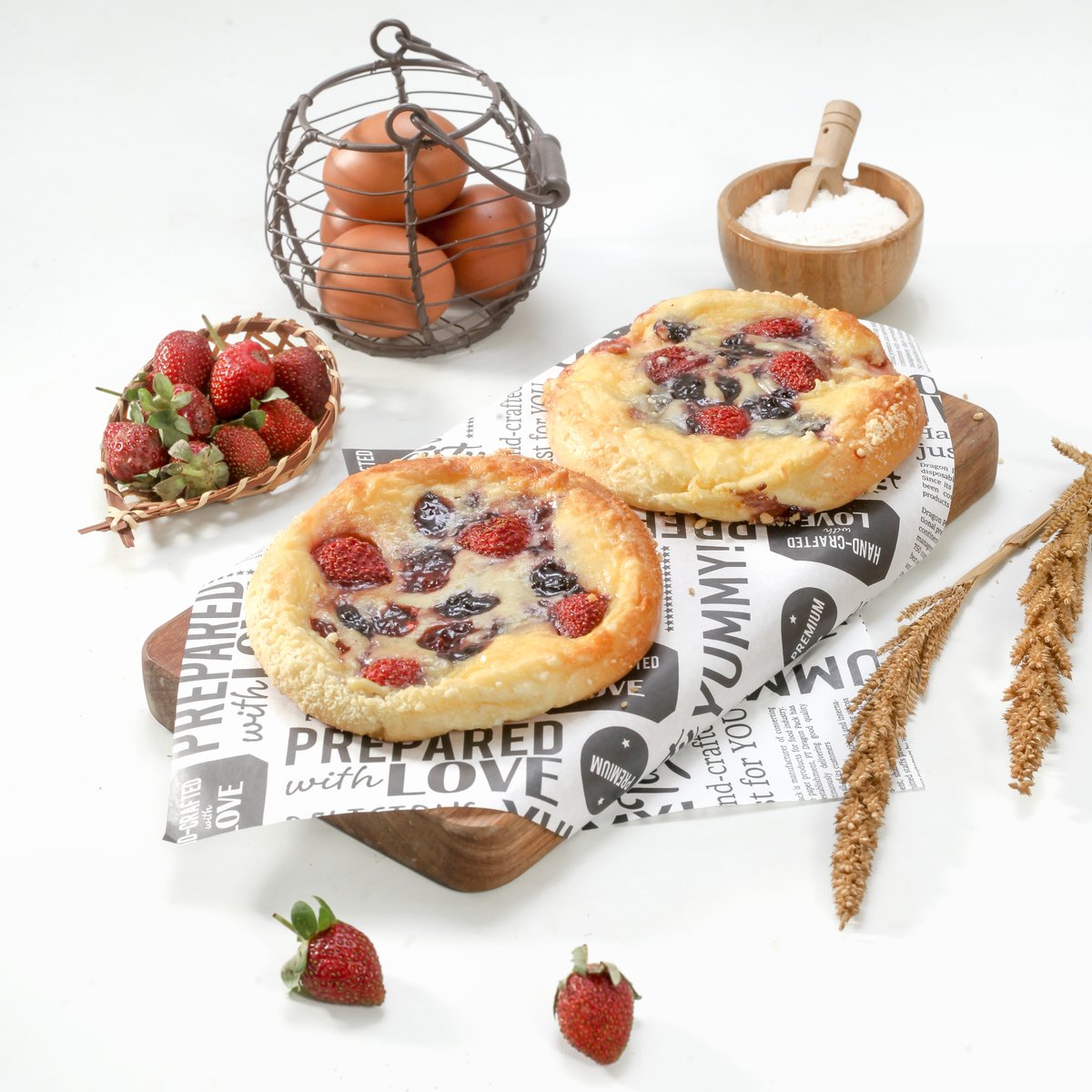 Mix Berry Cream Cheese Crumble
